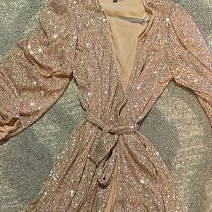 Rose Gold Lulus Dress 💕